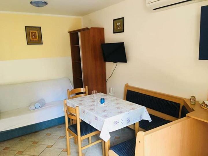 Apartmani Djura Selce Eksteriør bilde